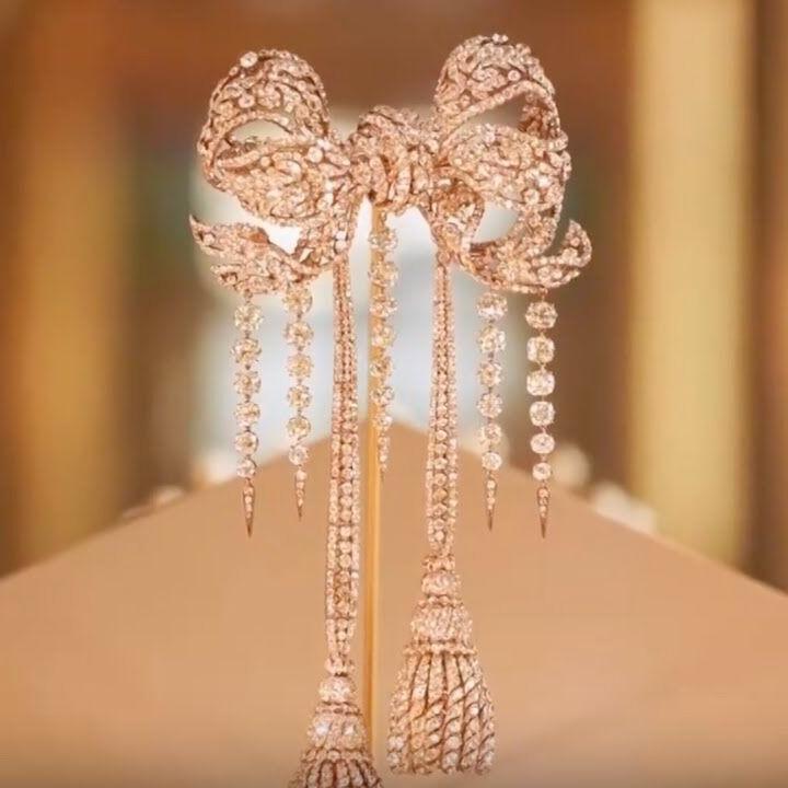 Jewels stolen from Louvre Museum include imperial crowns and necklaces